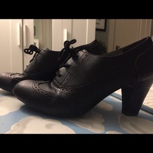 Oxford black heels